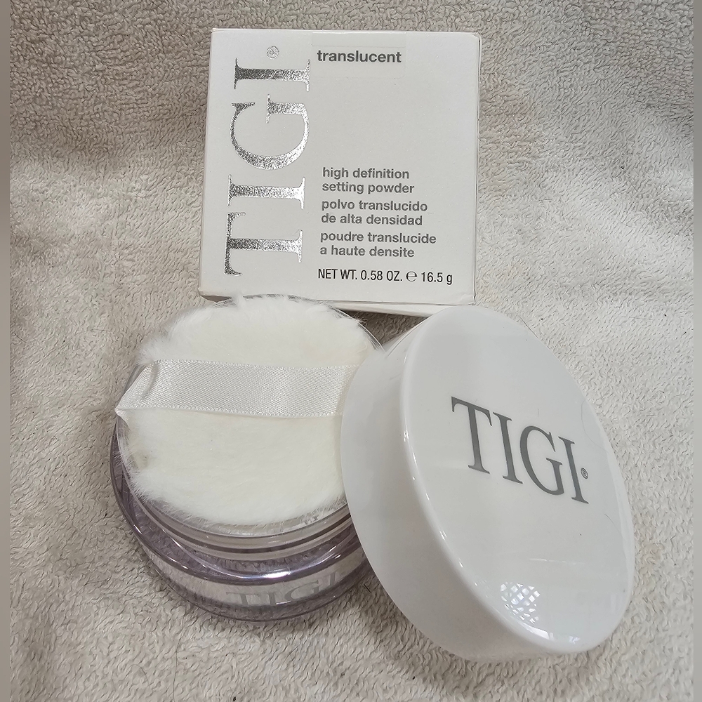 TIGI High Definition Translucent Powder with Puff